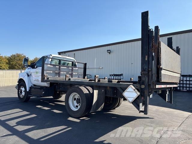 Ford F-650 Pritschenwagen/Pritschenwagen mit Seitenklappe