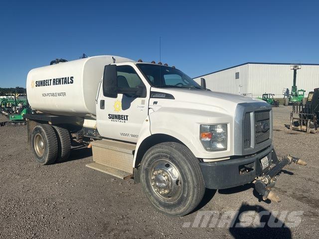 Ford F-650 Wassertanker