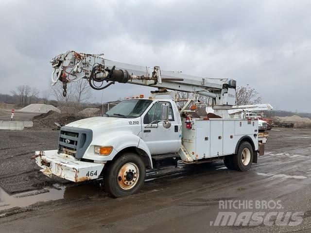 Ford F-750 Fahrzeug mit mobiler Bohranlage