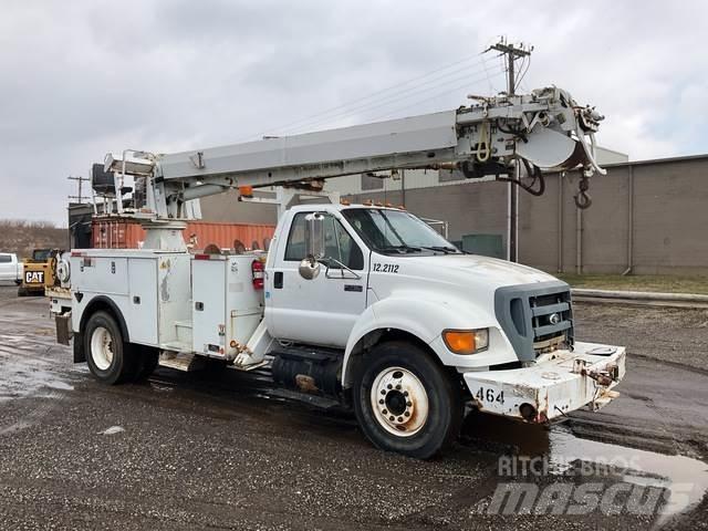 Ford F-750 Fahrzeug mit mobiler Bohranlage