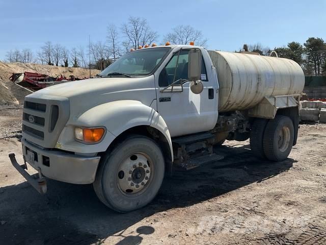 Ford F-750 Wassertanker
