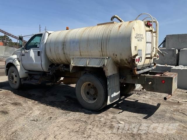 Ford F-750 Wassertanker