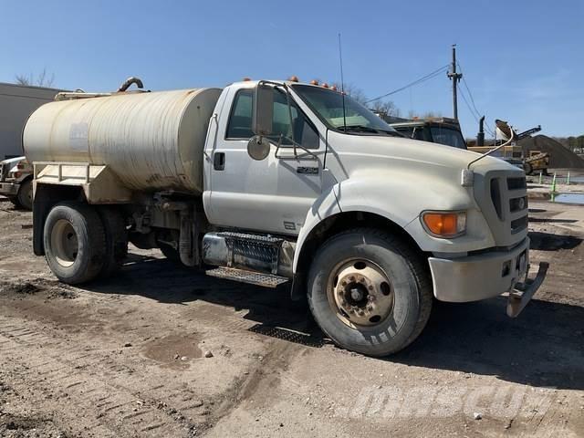 Ford F-750 Wassertanker
