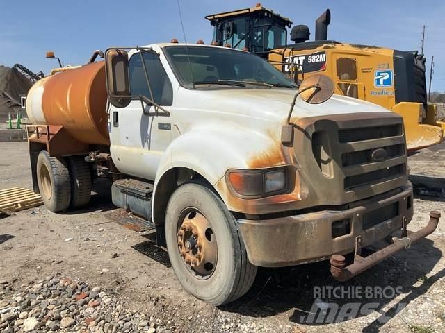 Ford F-750 Wassertanker