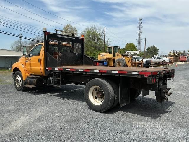 Ford F-750 Pritschenwagen/Pritschenwagen mit Seitenklappe