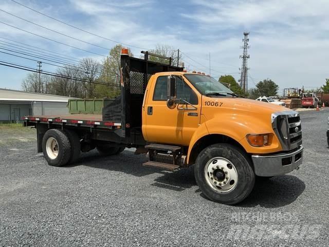 Ford F-750 Pritschenwagen/Pritschenwagen mit Seitenklappe