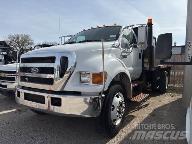 Ford F-750 Pritschenwagen/Pritschenwagen mit Seitenklappe
