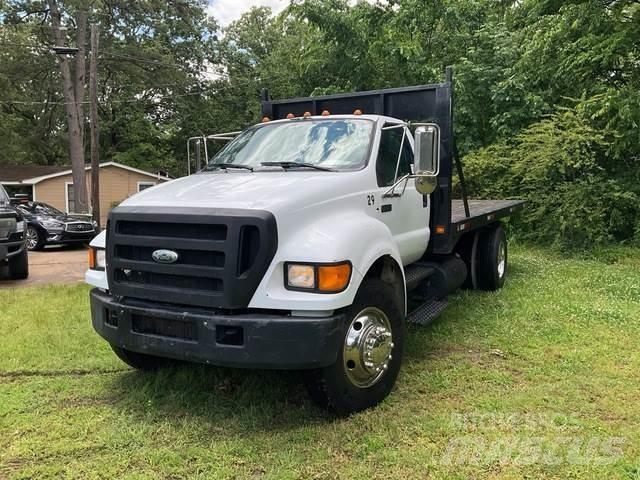 Ford F-750 Pritschenwagen/Pritschenwagen mit Seitenklappe