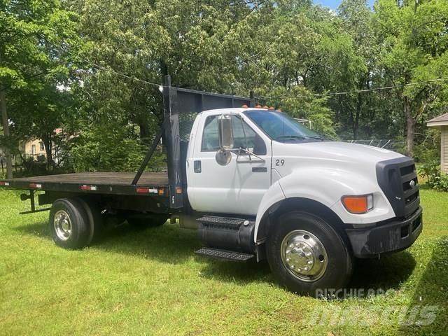 Ford F-750 Pritschenwagen/Pritschenwagen mit Seitenklappe