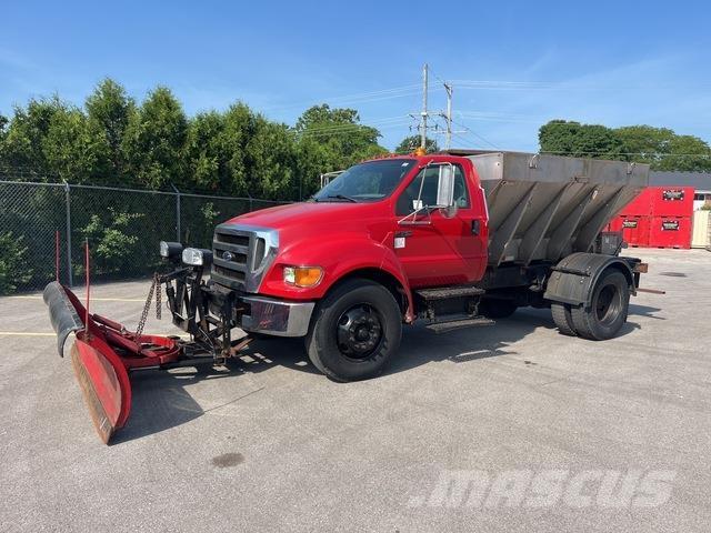 Ford F-750 Schneeschilde und -pflüge