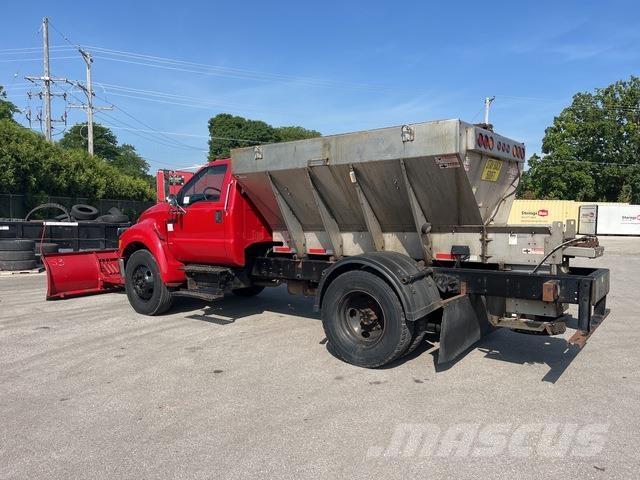 Ford F-750 Schneeschilde und -pflüge