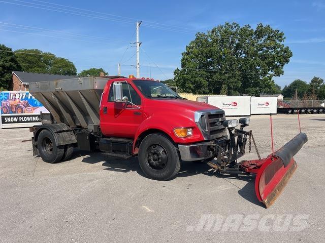 Ford F-750 Schneeschilde und -pflüge