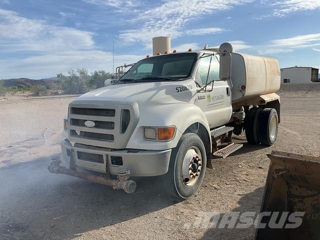 Ford F-750 Wassertanker