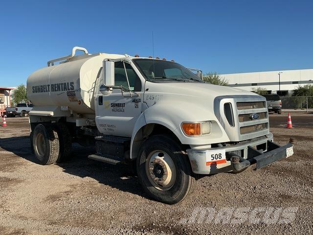 Ford F-750 Wassertanker