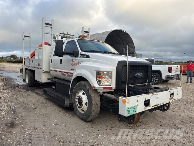Ford F-750 XL Andere Fahrzeuge