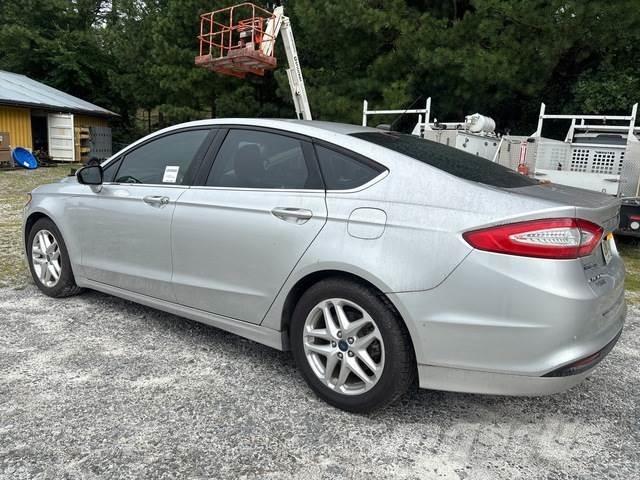 Ford Fusion PKWs