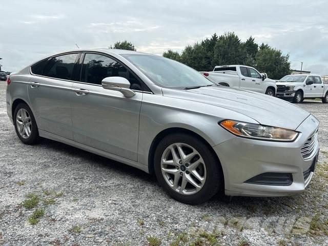 Ford Fusion PKWs