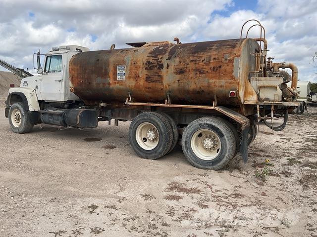 Ford LT9000 Wassertanker