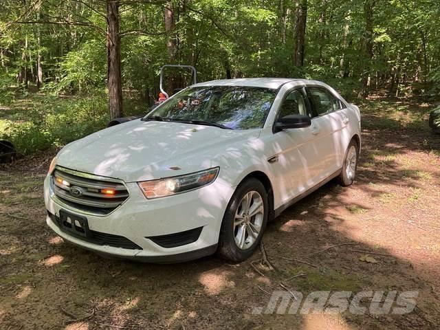 Ford Taurus PKWs