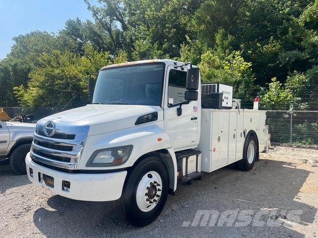 Hino 338 Kommunal-Sonderfahrzeuge