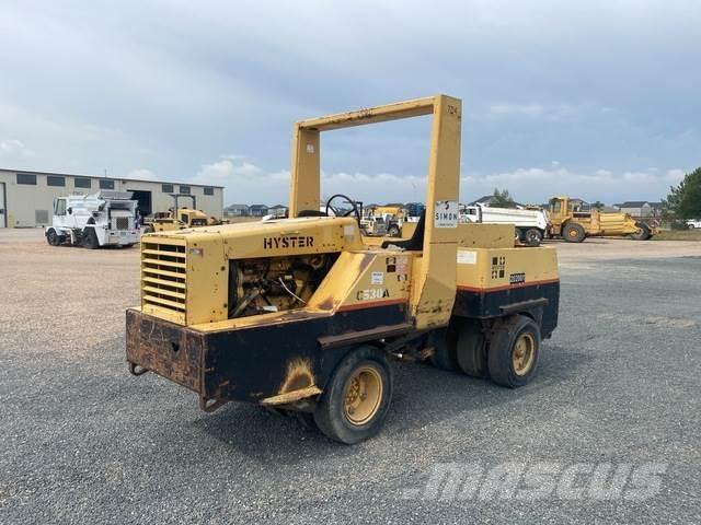 Hyster 530A Gummiradwalzen