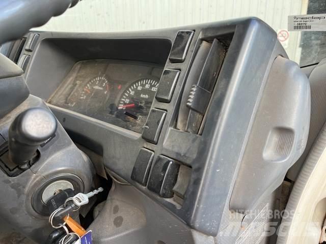 Isuzu NNR 200 Pritschenwagen/Pritschenwagen mit Seitenklappe