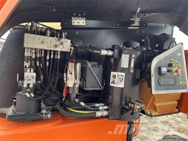 JLG 460SJ Teleskopbühnen