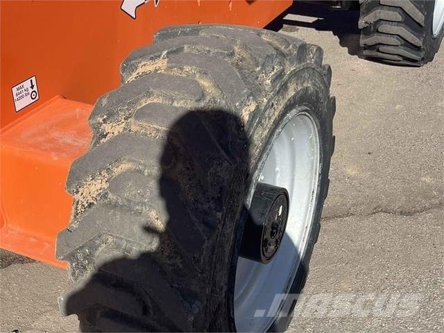 JLG 660SJ Teleskopbühnen