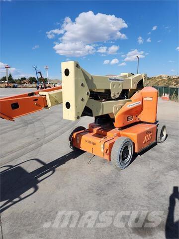 JLG E400AJP Gelenkteleskoparbeitsbühnen