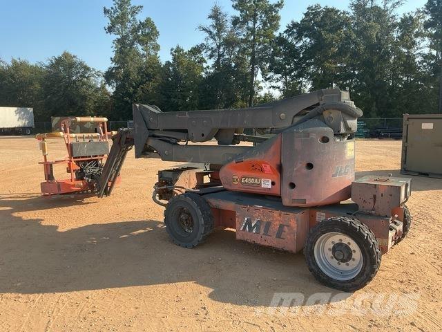 JLG E450AJ Gelenkteleskoparbeitsbühnen