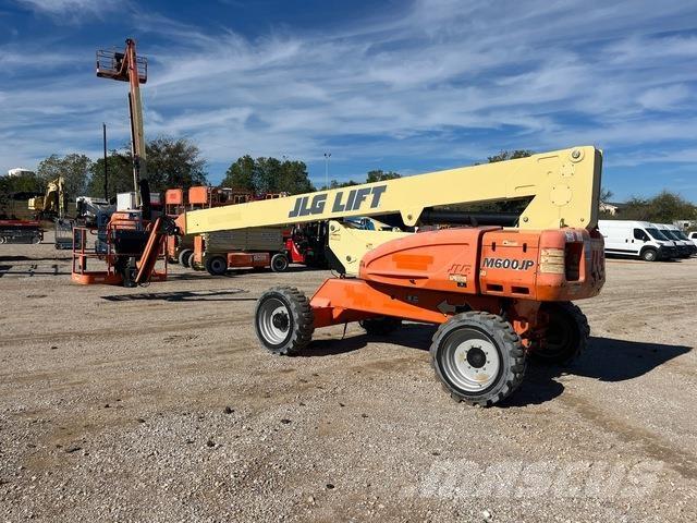 JLG M600JP Teleskopbühnen