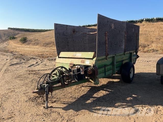 John Deere 450 Düngemittelverteiler