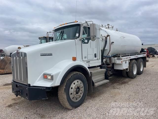 Kenworth T-800 Saug- und Druckwagen