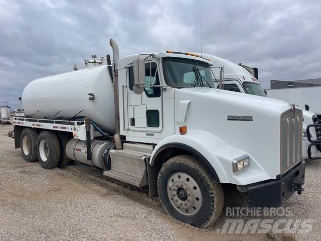 Kenworth T-800 Saug- und Druckwagen