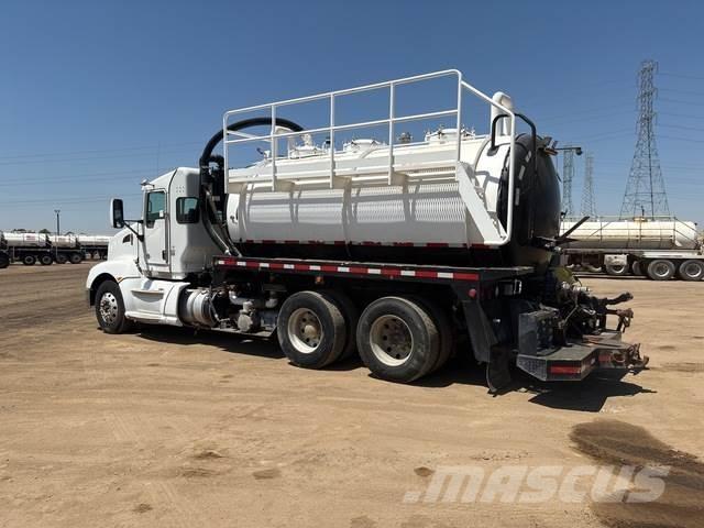 Kenworth T660 Saug- und Druckwagen
