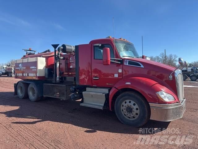 Kenworth T680 Raupenbagger