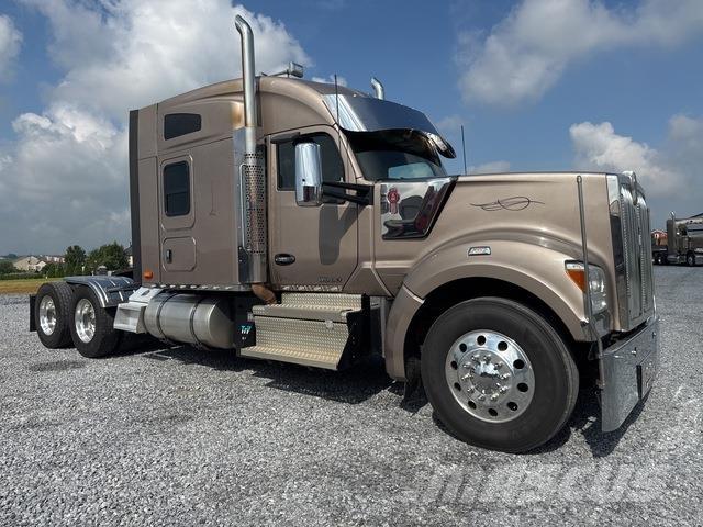Kenworth W990 Sattelzugmaschinen