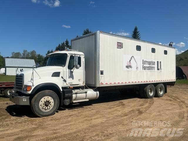 Mack 700 Pickup/Pritschenwagen
