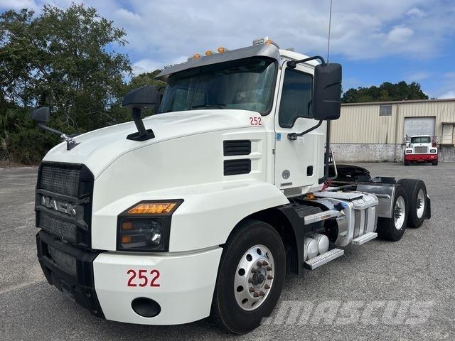 Mack AN64T Sattelzugmaschinen
