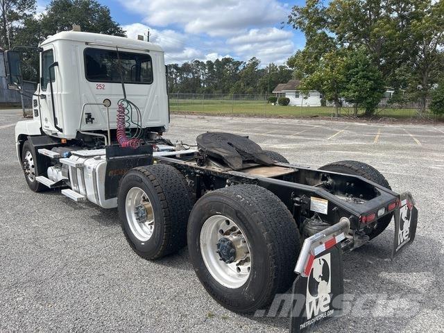 Mack AN64T Sattelzugmaschinen
