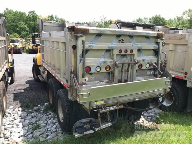 Mack CV700 Schneeschilde und -pflüge