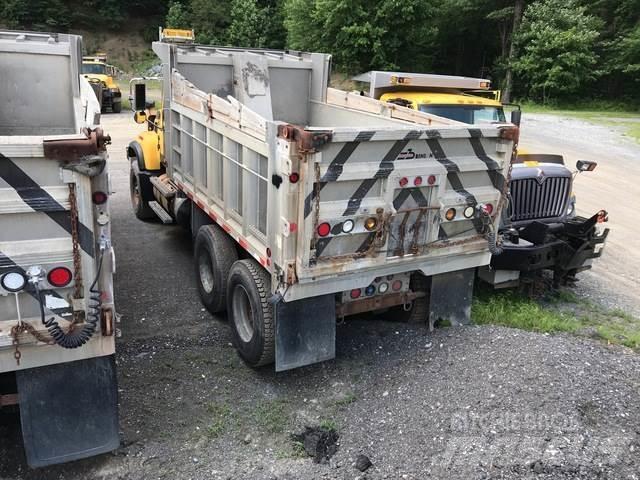Mack CV700 Schneeschilde und -pflüge