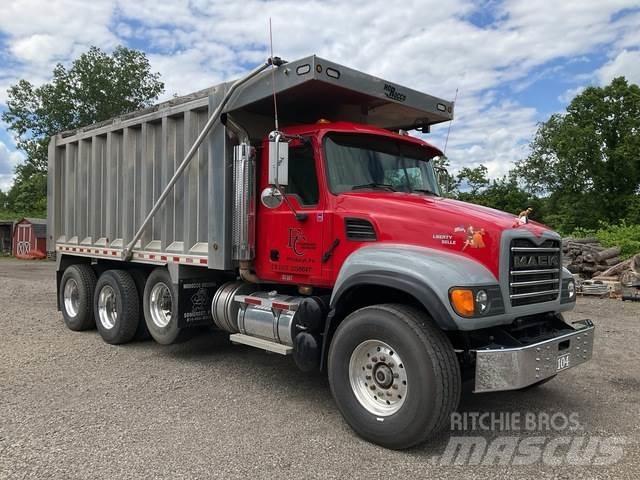 Mack CV713 Kipper