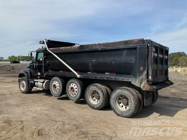Mack CV713 Kipper