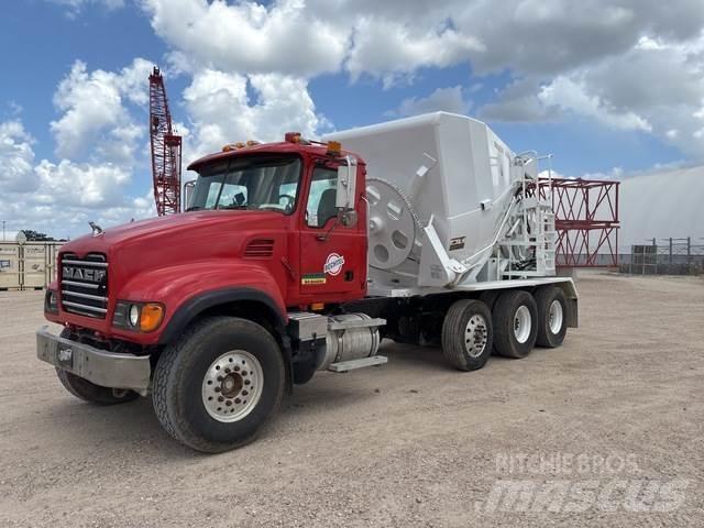 Mack CV713 Andere Fahrzeuge
