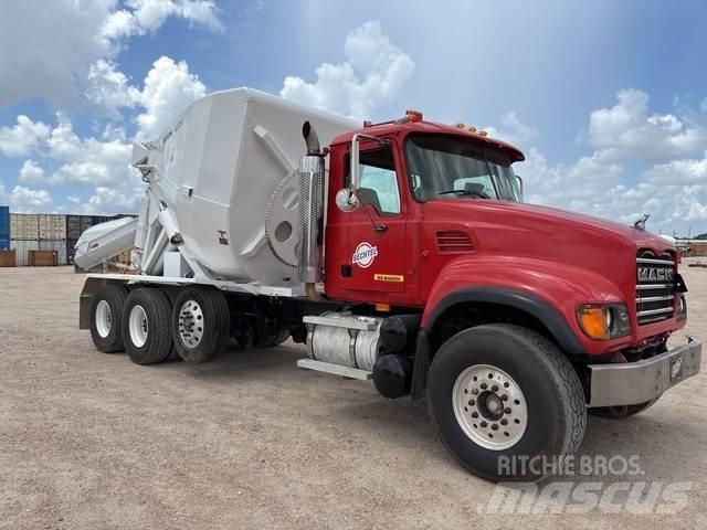 Mack CV713 Andere Fahrzeuge
