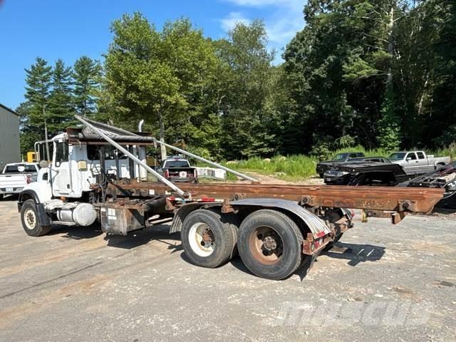 Mack CV713 Kipplader