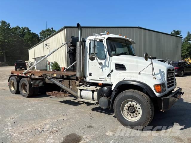 Mack CV713 Kipplader