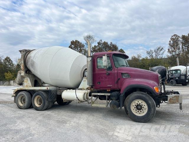Mack CV713 Andere Fahrzeuge