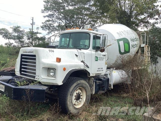 Mack DM690S Andere Fahrzeuge